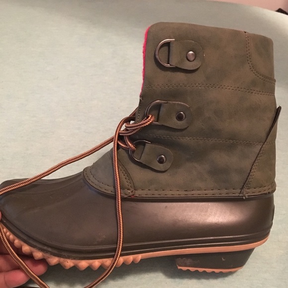 Booths - Picture 2 of 6